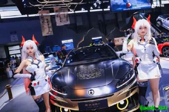 有美女Coser!红魔10SPro斗战胜佛版联动黑神话痛车!
