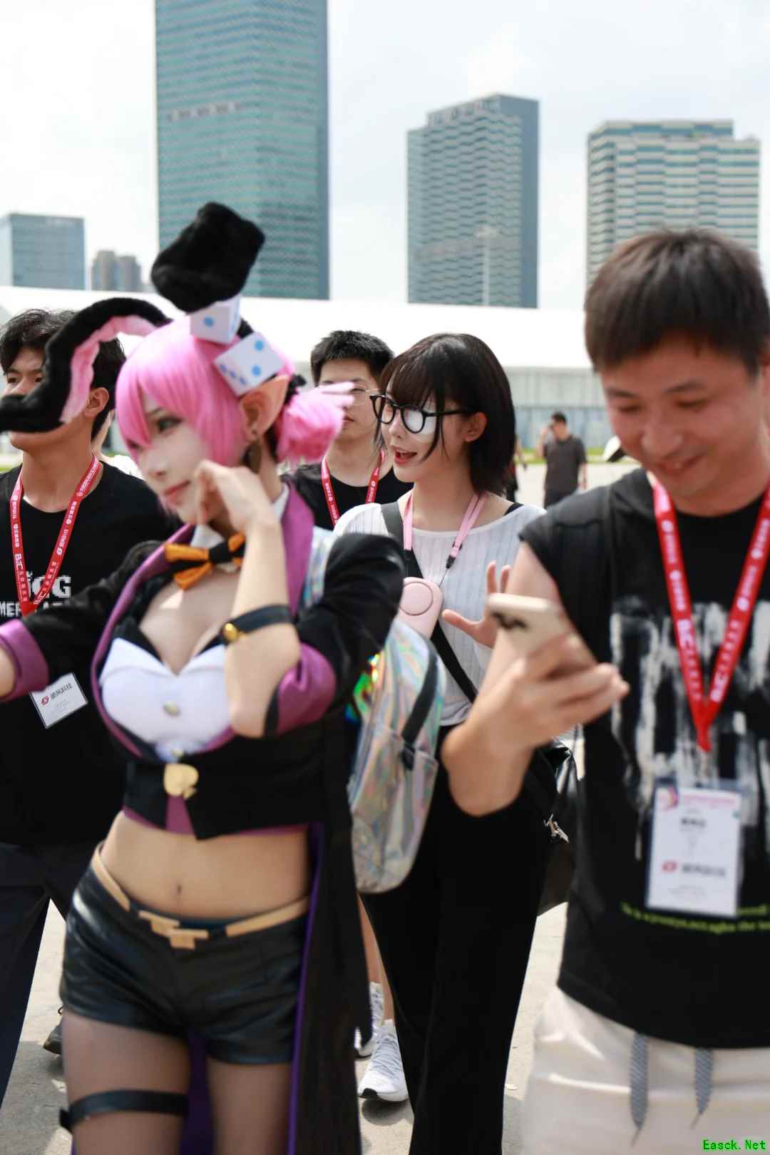 职业素养还是太高了！韩援Yasal身着常服打卡ChinaJoy