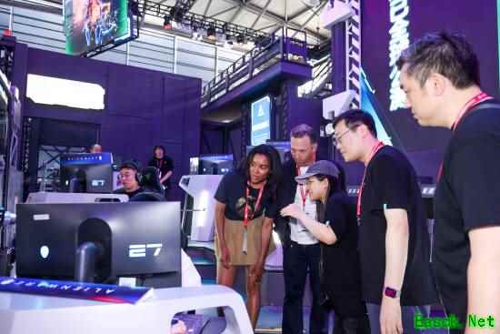 微软Xbox高层亮相ChinaJoy 2025，现场体验腾讯网易游戏