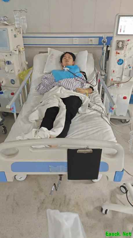 英雄联盟主播十月船长因肾衰竭暂别直播