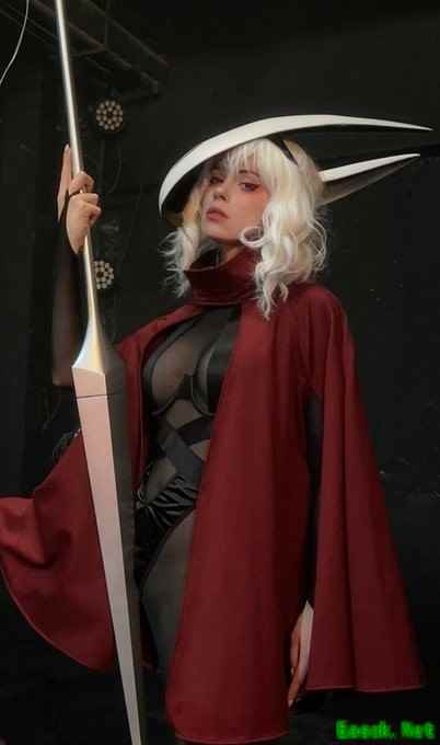 空洞骑士：丝之歌终发售引发热潮，coser完美还原大黄蜂引爆讨论