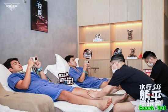 在捏着脚被Coser指导打游戏后，我才知道什么是松弛