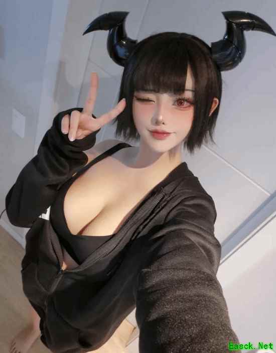 韩国Coser Yasal再现棕色尘埃2角色引爆网络热议