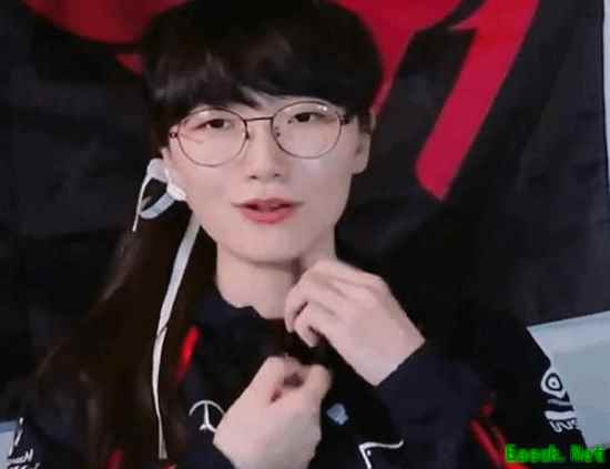 抖音主播莎赫儿因神似Faker走红，现身LPL总决赛引爆粉丝热潮