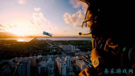 《忍龙4》上演空中发布会 直升机吊巨屏创吉尼斯纪录