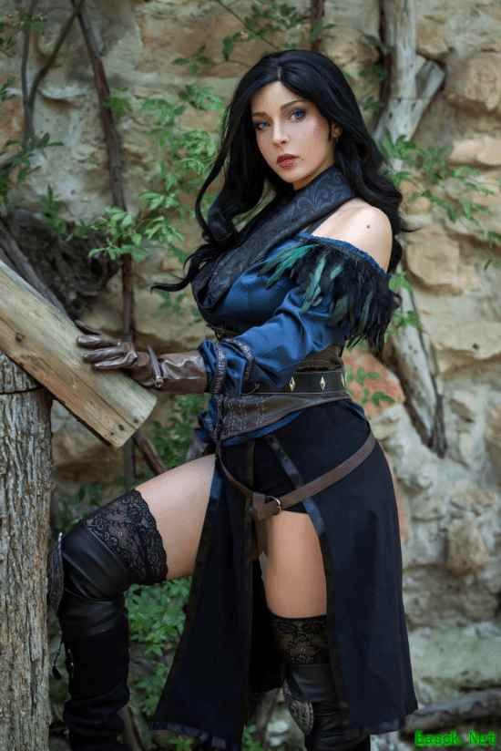 欧美大姐姐COS赏：丰满身材造就超绝人妻感