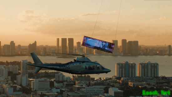 忍者组打破吉尼斯世界纪录：在空中坐飞机 并用悬吊大屏幕玩《忍者龙剑传4》