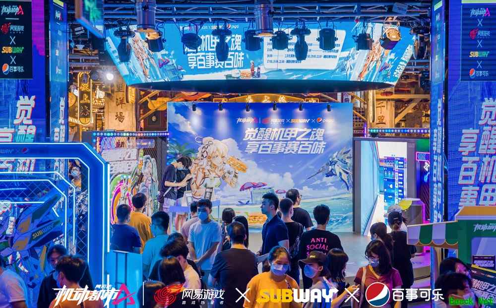 夏日鲜爽，限定联动！机动都市阿尔法x百事x赛百味快闪广州