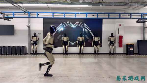 马斯克晒擎天柱跑步 出镜视频仅4秒 团队：刷新个人纪录