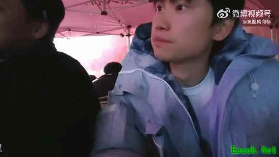 Doinb被醉酒粉丝骚扰语言调侃糖小幽!冷静处理获点赞