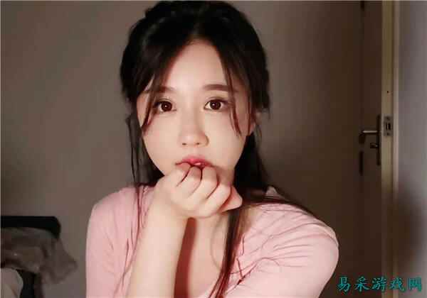 轩子巨2兔圣诞与茄子同框闹连环乌龙：误以为茄子是“W”茄子急喊“我不是成都的！”