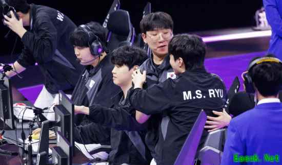 Chovy兵役归来晒近照 韩国网友惊呼：确实瘦了好多!