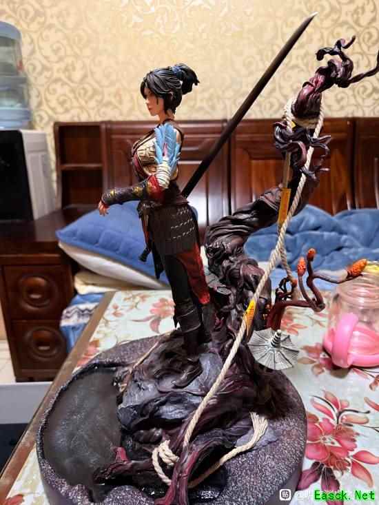 翻车了！上色变大妈？网友晒《明末》手办实物图