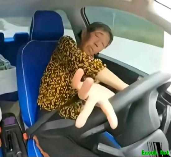 最抽象的一集！QQ飞车请"咏春大娘":漫展开打方向盘