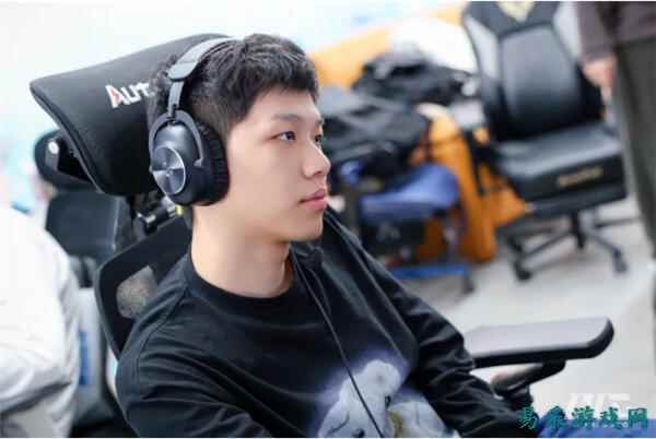 On直播实锤BLG16强商K事件：里面有酒！辟谣与Elk决裂，BLG新赛季别带Viper去“团建”！