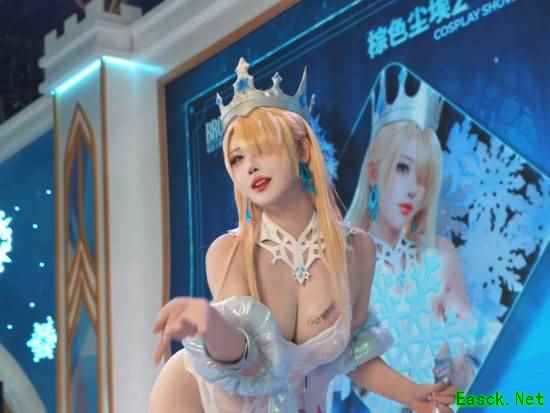 棕色尘埃2亮相萤火虫漫展，延续前作美学与剧情新篇章