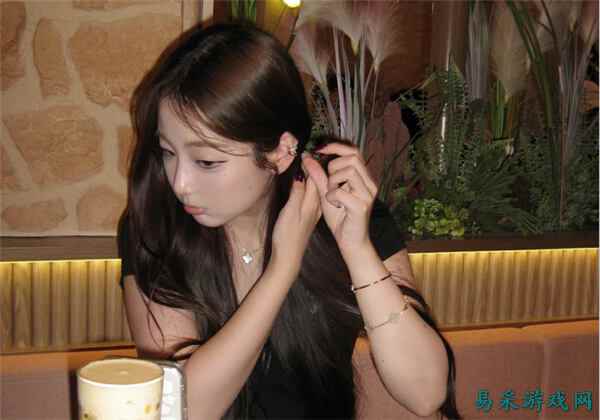 贤者时间？美女解说Kitty吐槽“男友”Hanssama沉迷LOL网瘾严重！