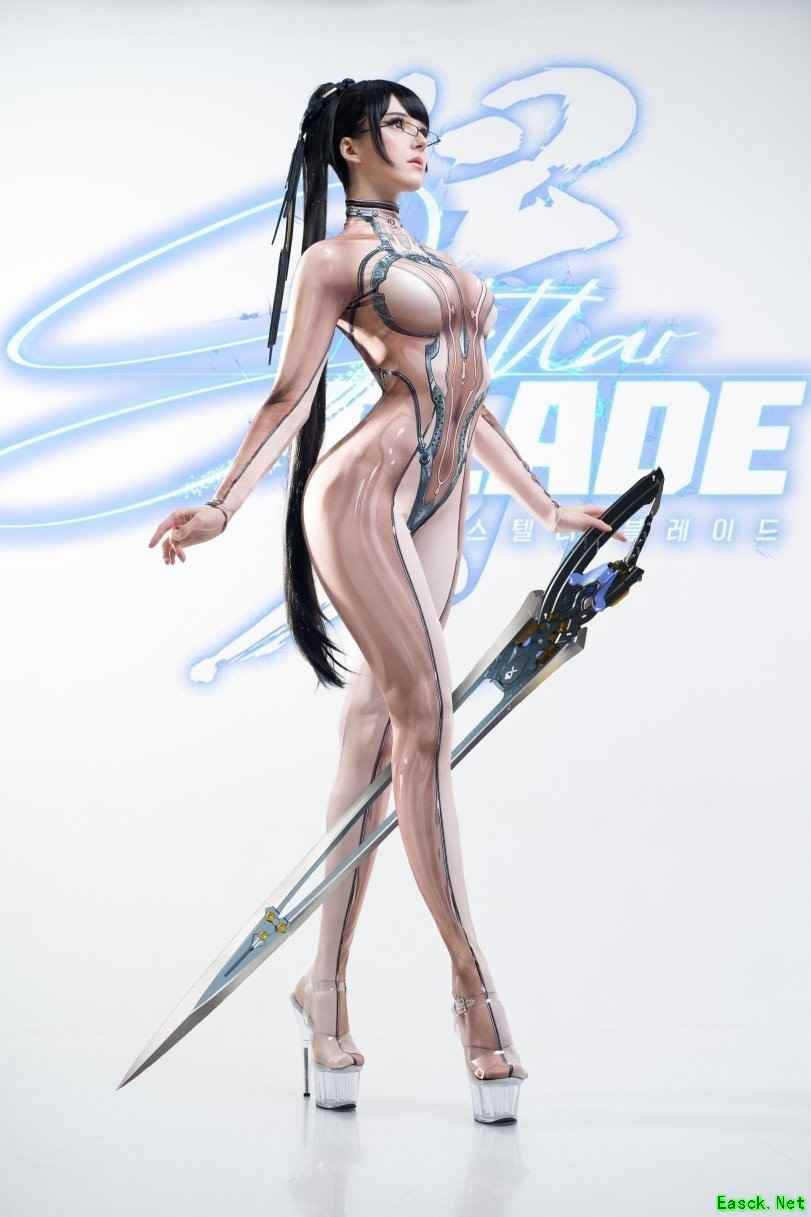 拉脱维亚Coser演绎星刃伊芙引爆网络