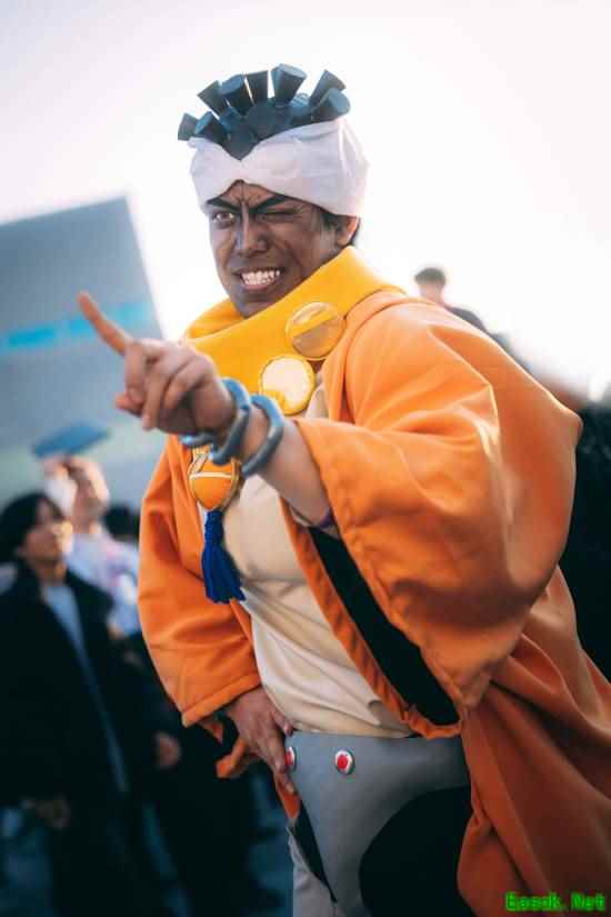 COSER涂深肤色扮JOJO角色引争议：还原角色还是文化冒犯？