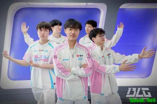 BLG击败AL登热榜!网友锐评AD差距:知道Tabe为啥跑了