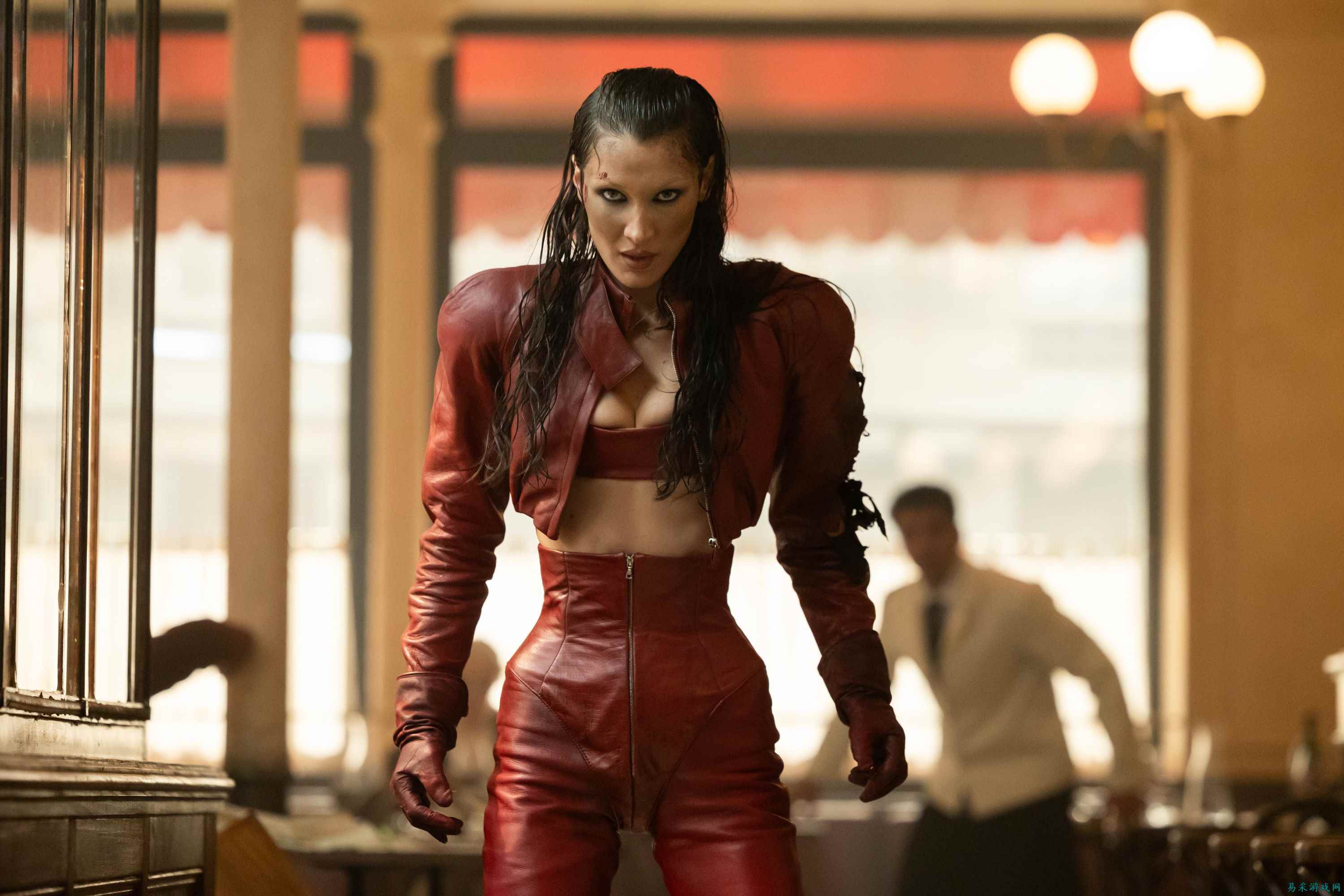 《美丽》（The Beauty）剧评：瑞安·墨菲执导，风格神似《物质》，但更流于表面。