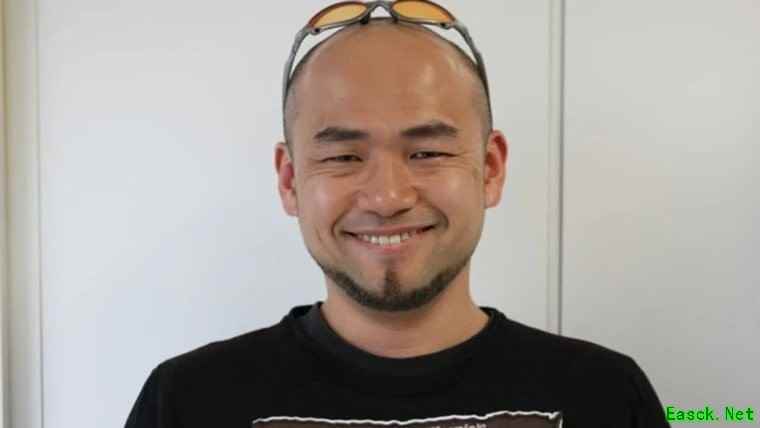 神谷英树晒破洞绿格内裤引爆玩家热议