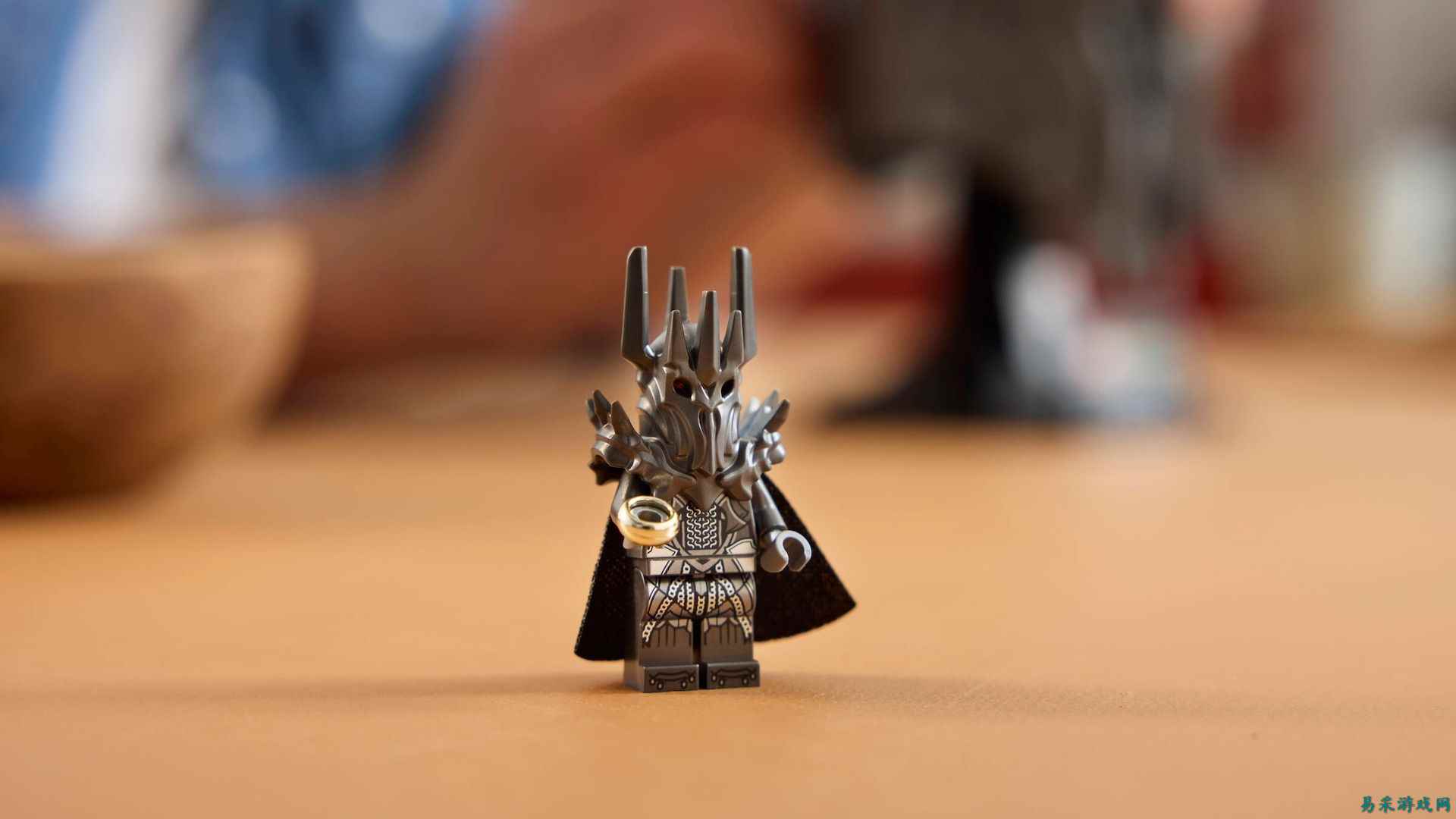 乐高推出全新《指环王》套装，让你把索伦之口摆上书架