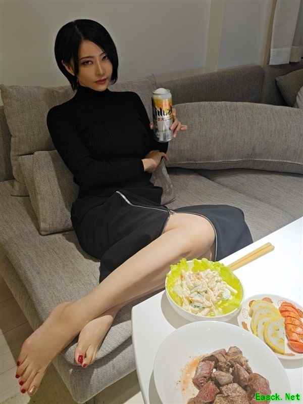 日本漫画家月岛圭以神还原艾达·王引爆全球热议