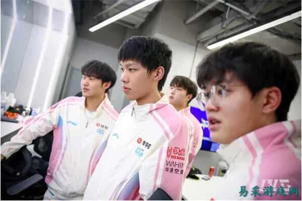 BLG官博低级失误引粉丝互撕，怒求开除运营！顶配阵容陷宫斗节奏，Viper低迷遭群嘲！