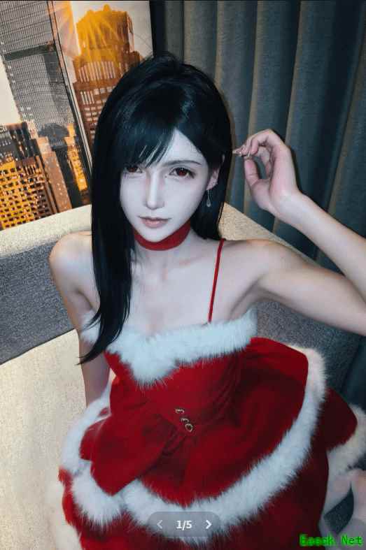 抖音达人佑真再演蒂法引爆关注，高还原COS展现艺术突破