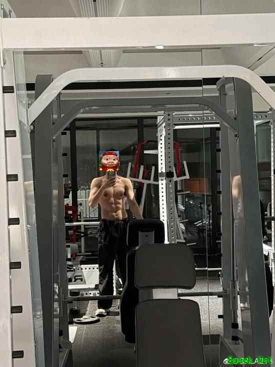 Bin哥不服Gala腹肌秀小肚 网友笑飞:黑子白子都沉默了