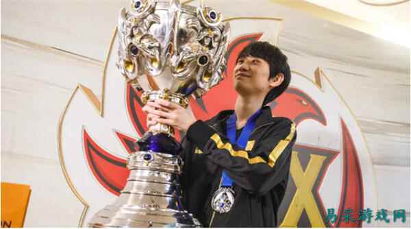 Doinb直播玩DOTA2被LOL连夜切割！商单被抢，当场急哭表忠心：LOL是我的命！