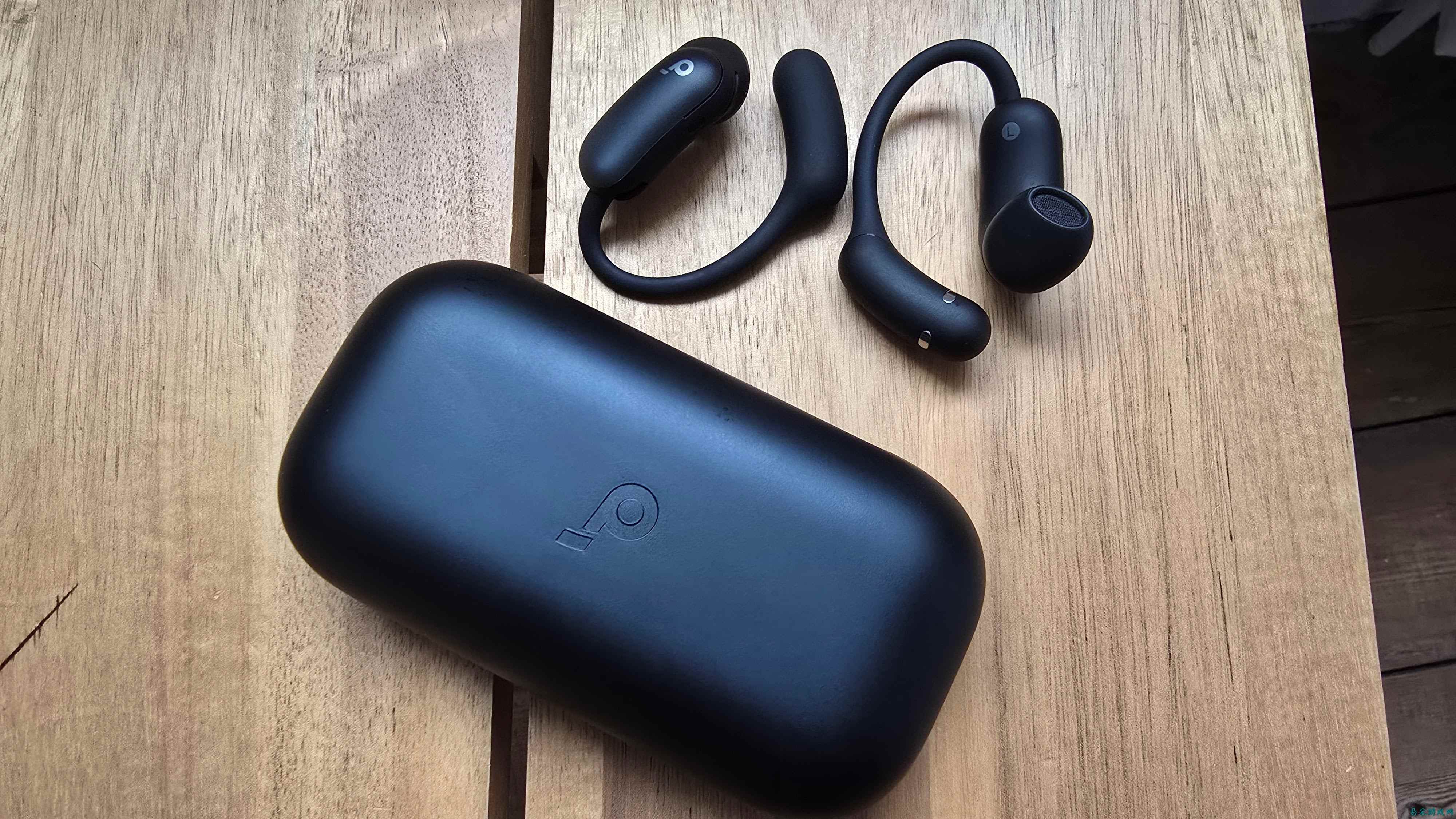 Soundcore AeroFit 2 Pro 评测：设计新颖的“变形”耳机，但降噪表现平平