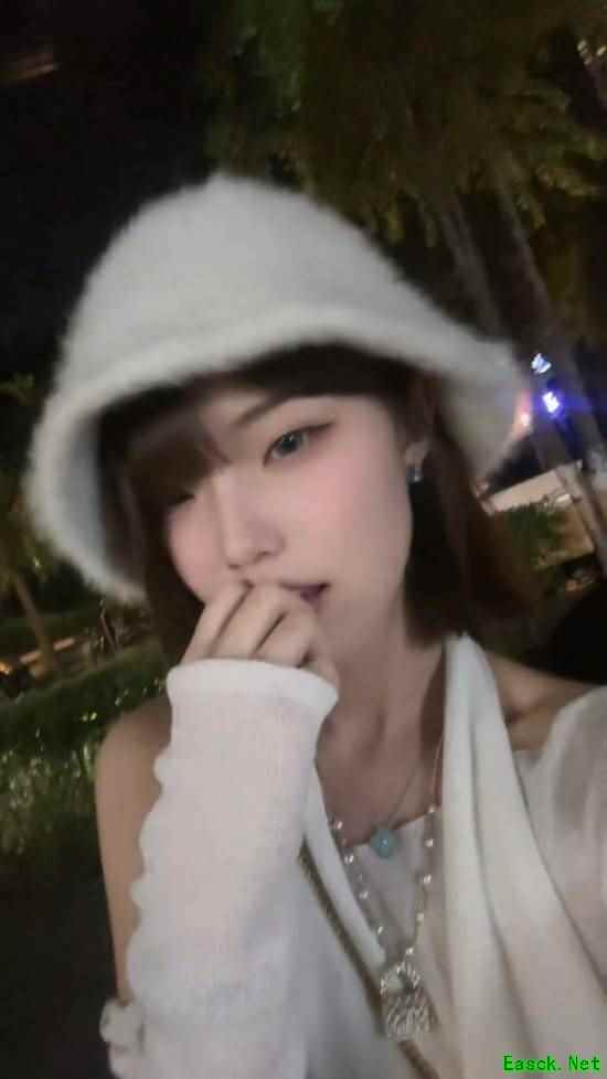 莎赫儿神似Faker引热议，与女版Deft合体出镜引爆网络