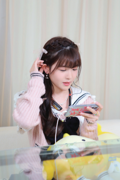 赖美云玩蛋仔派对化身小黑蛋勇闯蛋仔岛，可爱反差吸粉无数