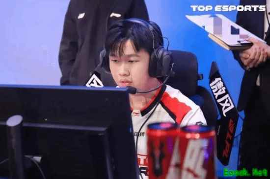 智斗假赛狗!滔搏擒奶油登顶热搜:吧友致敬反菠菜斗士