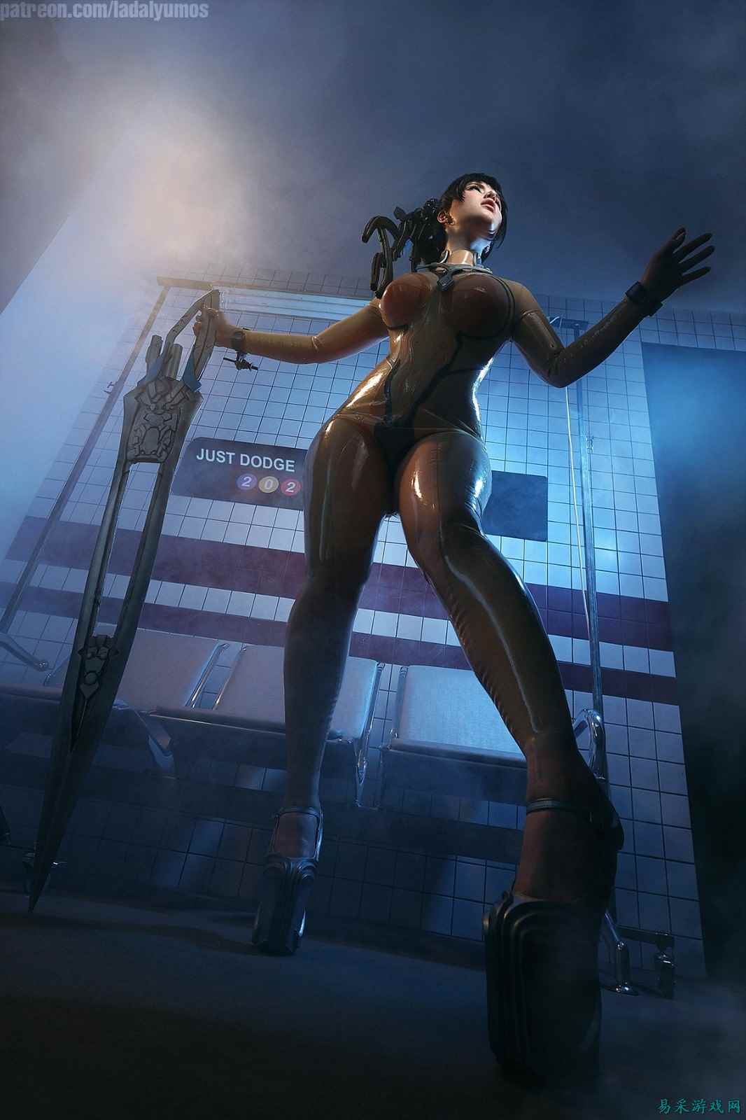 裸色紧身，姿势性感！俄罗斯美女cos《剑星》伊芙