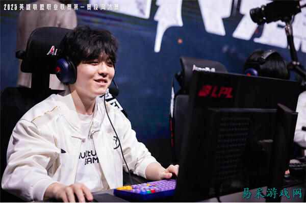 Rookie新女友身份扒光！出轨质疑再添实锤！