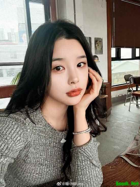 Doinb老婆糖小幽晒近照羡煞网友:这波完胜Rookie！