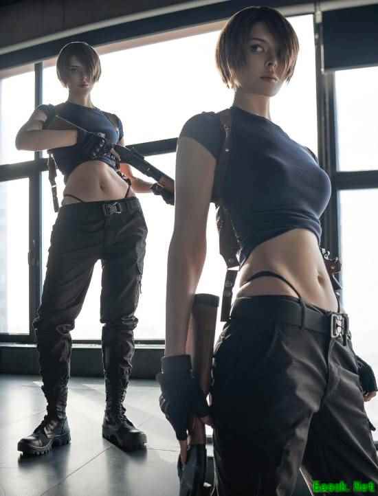 里昂成小姑娘了！惊艳COSER出性转里昂：英姿飒爽