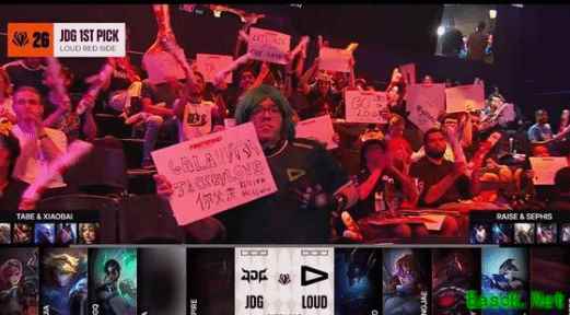 顶级乌龙！导播不懂中文误把Gala黑粉嘲讽当应援狂拍