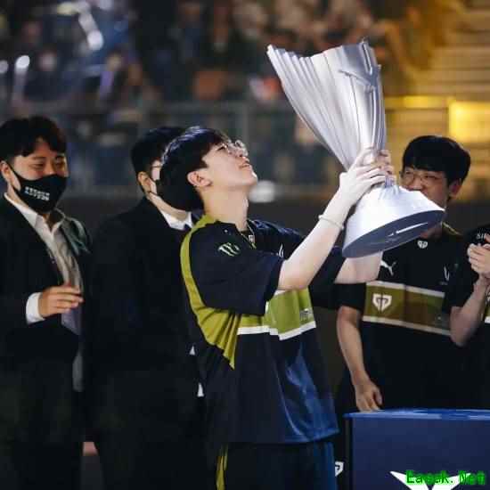 不是故意的！冠军AD"尺帝"就逃税争议发文道歉