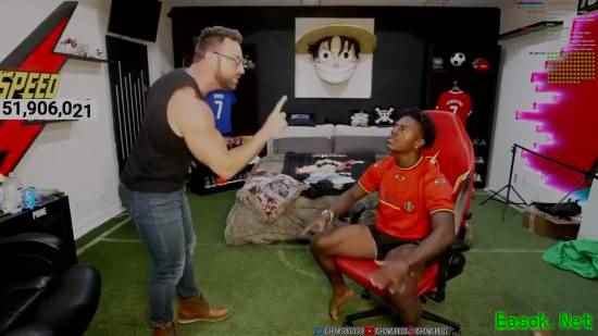 甲亢哥遭WWE选手LA骑士突袭制裁,直播中断引爆剧情?