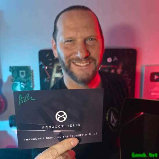 羡慕疯!油管主晒Xbox官方周边大礼包:还有新CEO亲签