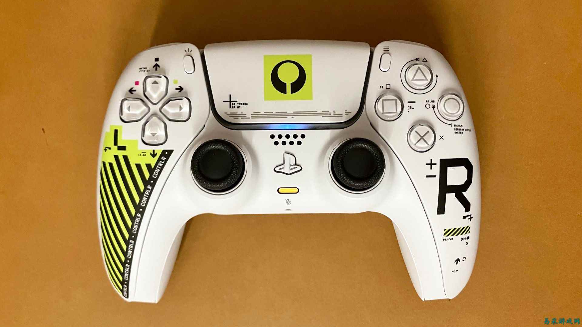 《失落星船：马拉松》主题 DualSense PS5 手柄在亚马逊和沃尔玛售价直降 15 美元