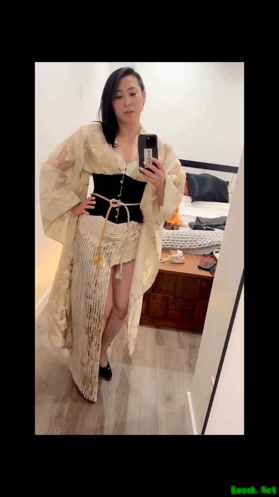 《羊蹄山》雨姐辣眼黑丝亮相红毯:怎么还用舌头舔别人