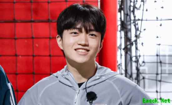 15000人见证 陪Faker再战三年！T1官宣小K续约