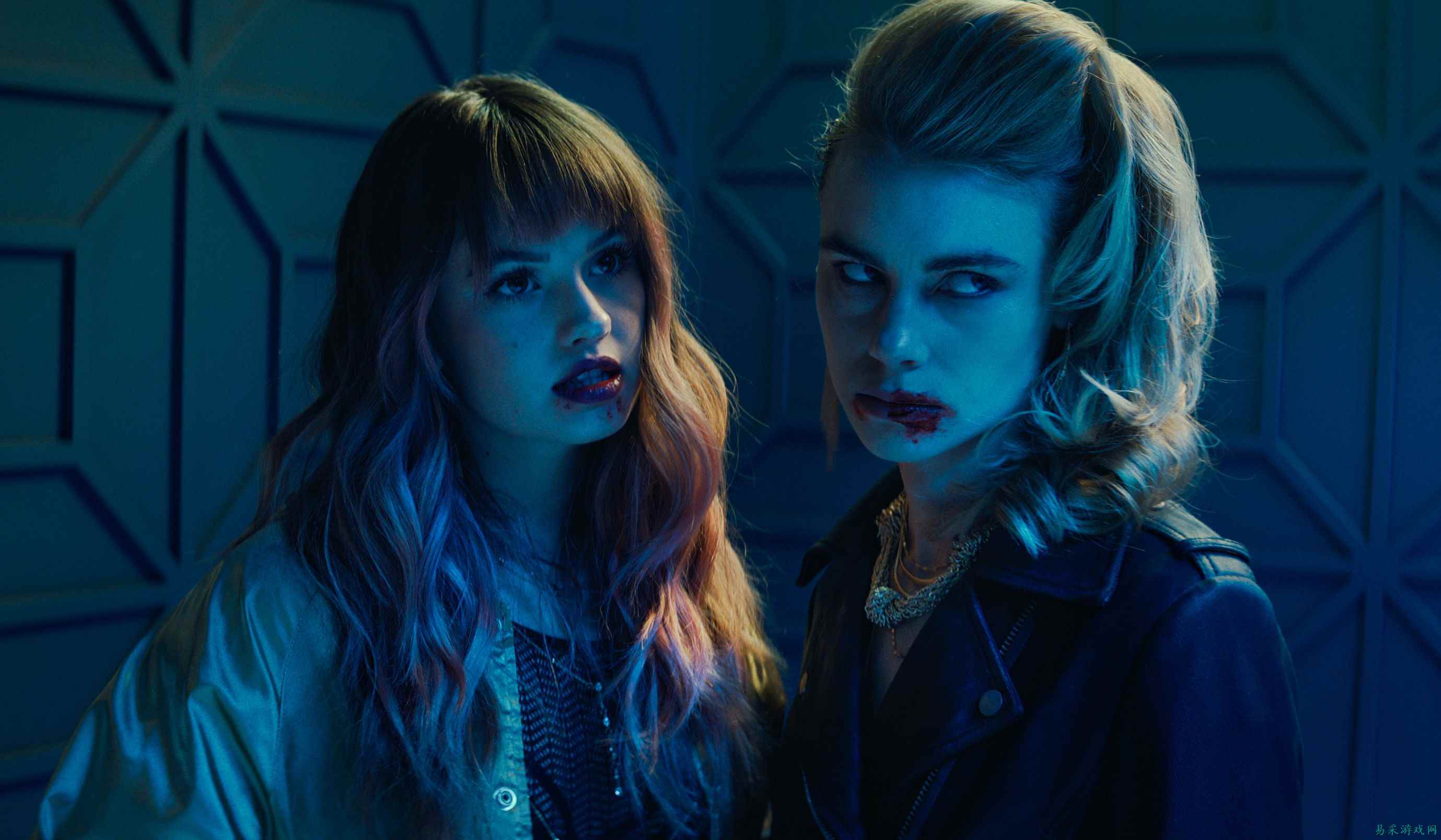 悉尼·斯威尼在Netflix电影《Night Teeth》中饰演魅力十足的吸血鬼黑帮老大