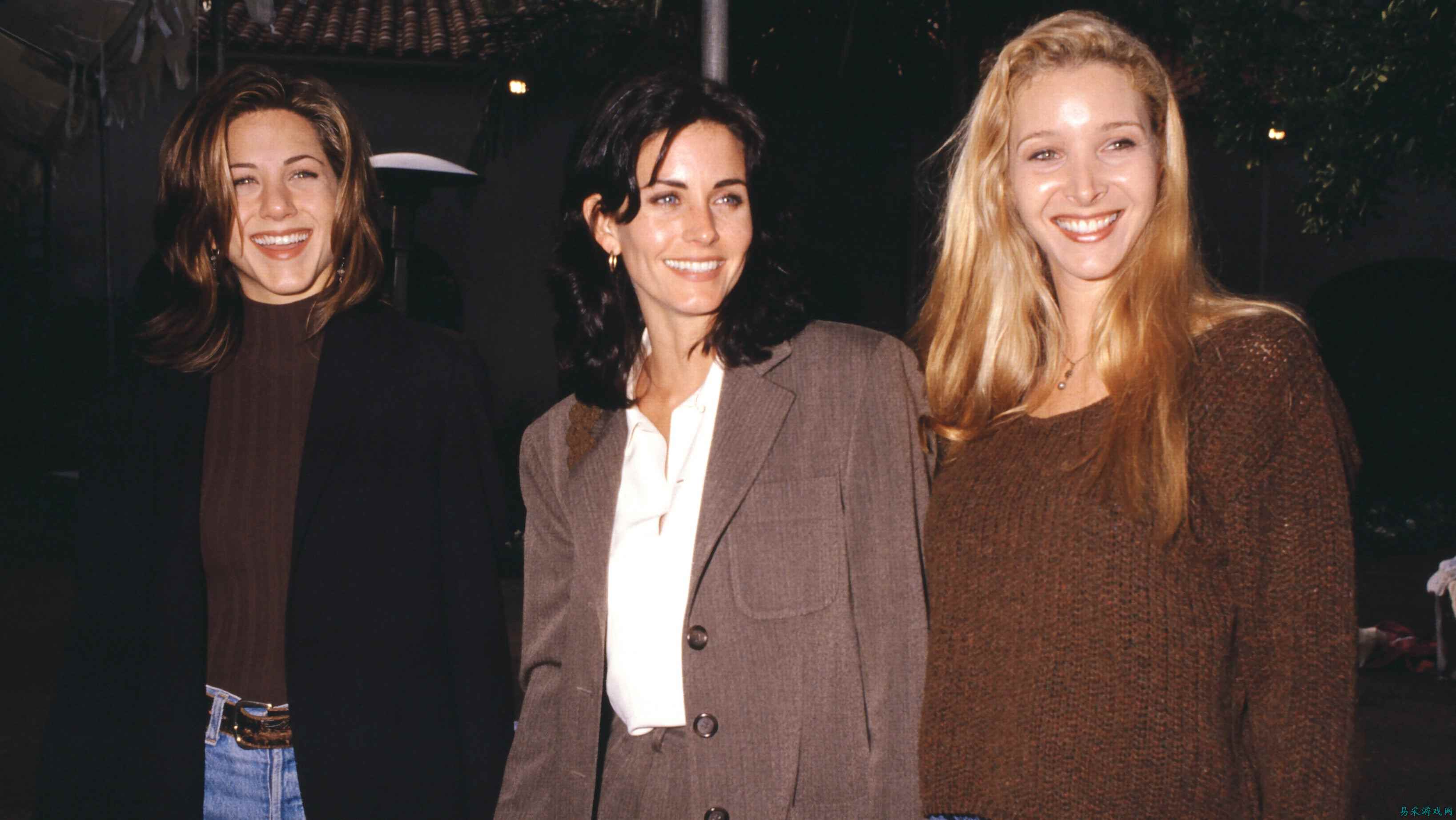 《老友记》主演Lisa Kudrow透露:剧集编剧曾深夜讨论对Jennifer Aniston和Courteney Cox的性幻想