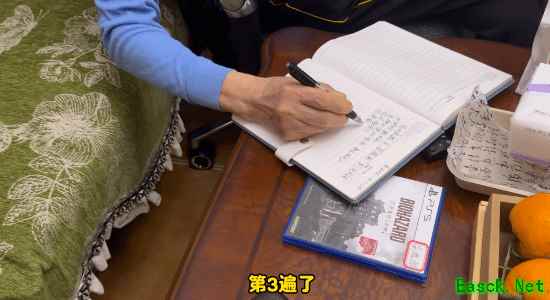 91岁杨老通关生化危机9三周目，诠释深度游戏人生